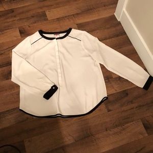 Vince Camuto white tunic blouse with black trim